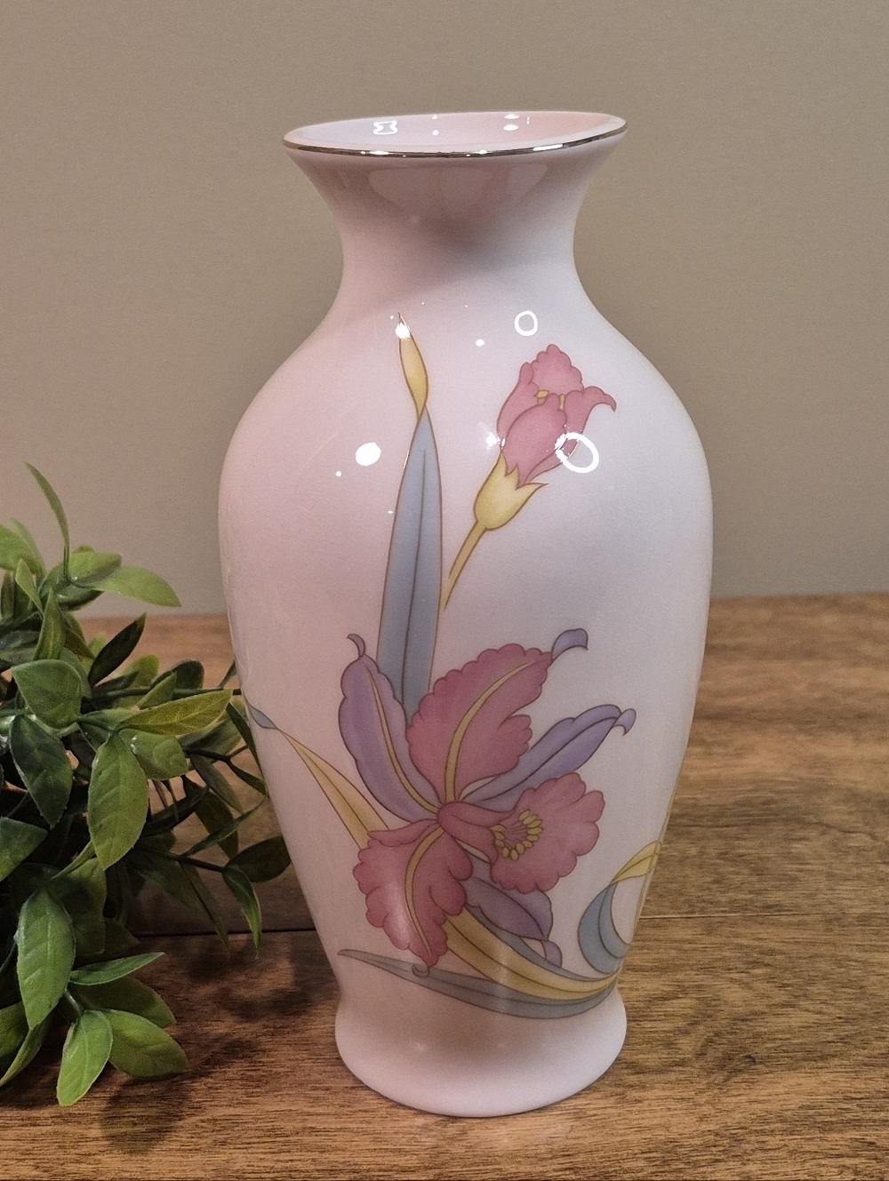 VINTAGE 1980s Muted Pink Vase with Beautiful Floral Pattern